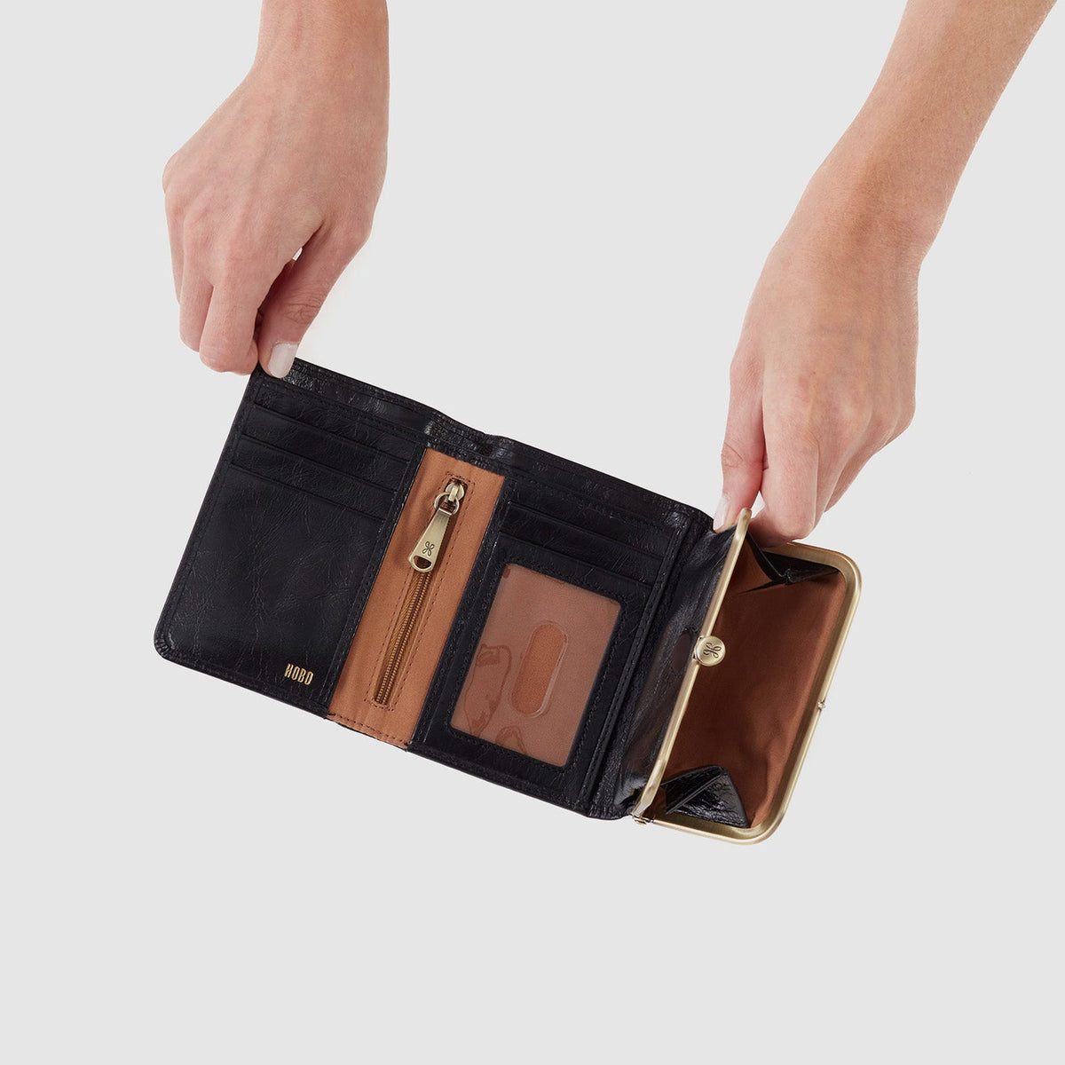 Robin Compact Wallet In Polished Leather - Black | HOBO Smart Buy