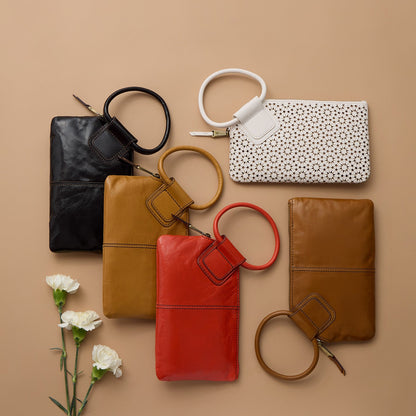 Sable Wristlet In Polished Leather - Black | HOBO Great Value