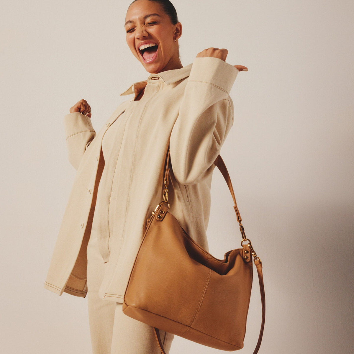 Pier Shoulder Bag In Pebbled Leather - Sandstorm | HOBO Great Value