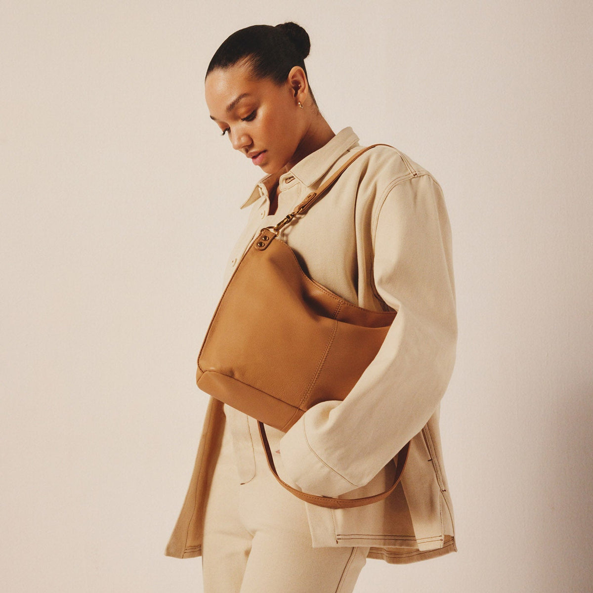 Pier Shoulder Bag In Pebbled Leather - Sandstorm | HOBO Great Value