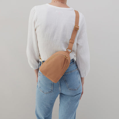 Fern Sling In Pebbled Leather - Sandstorm | HOBO Best Seller
