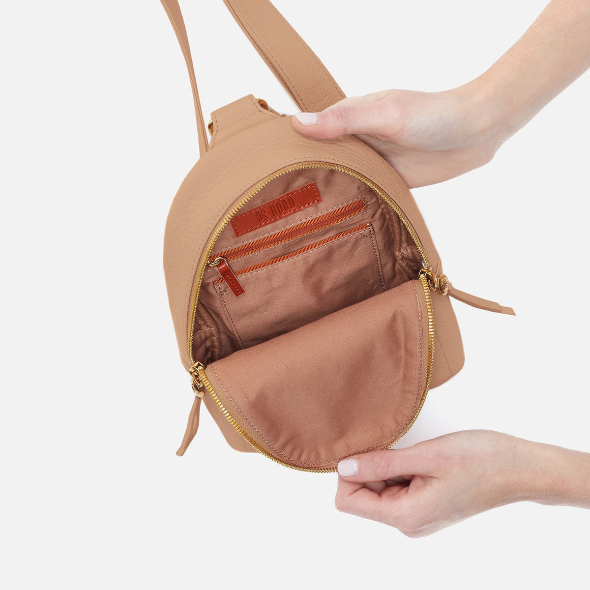 Fern Sling In Pebbled Leather - Sandstorm | HOBO Best Seller