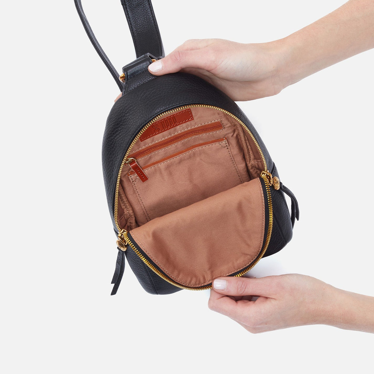 Fern Sling In Pebbled Leather - Black | HOBO Sale