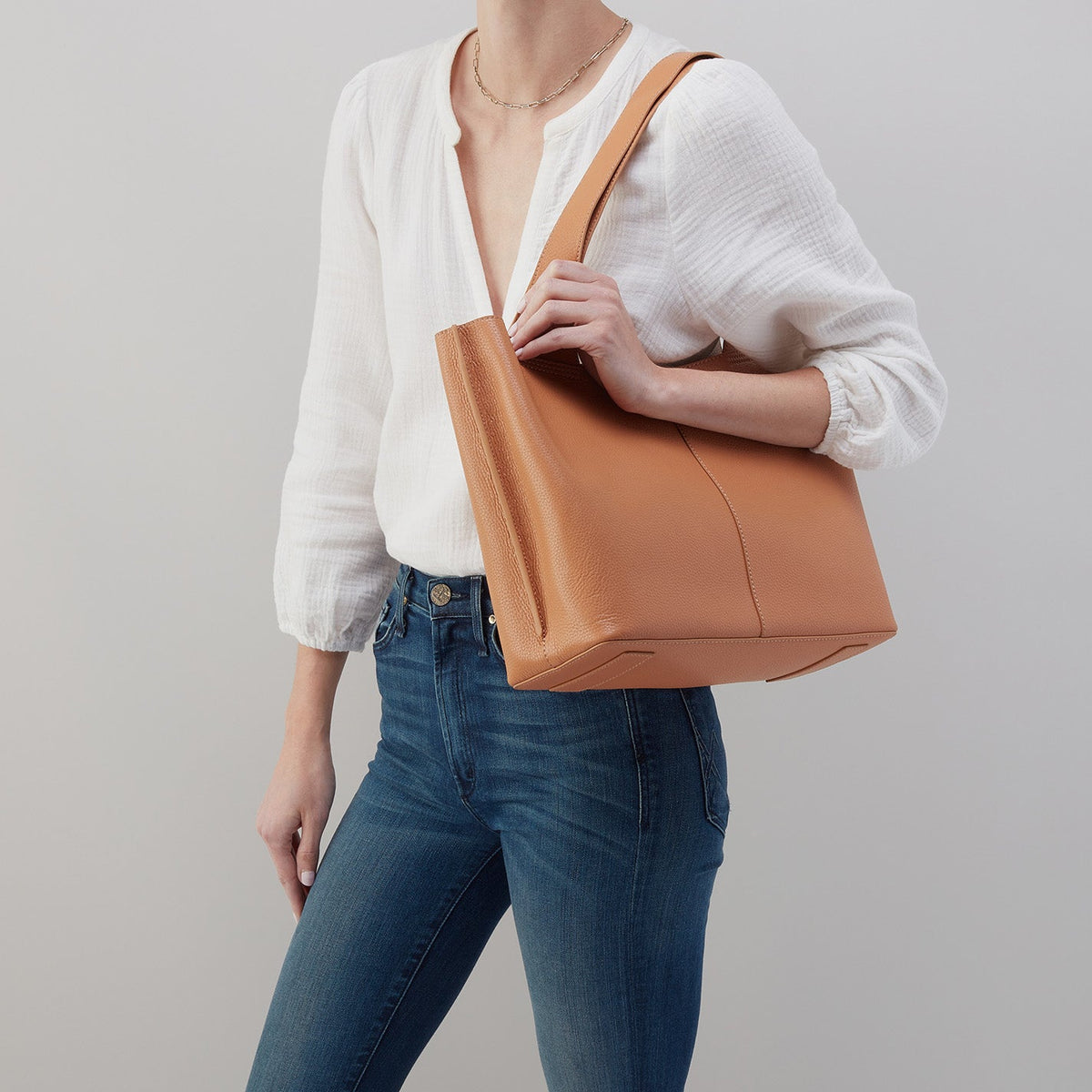 Vida Tote in Micro Pebbled Leather - Biscuit | HOBO Classic