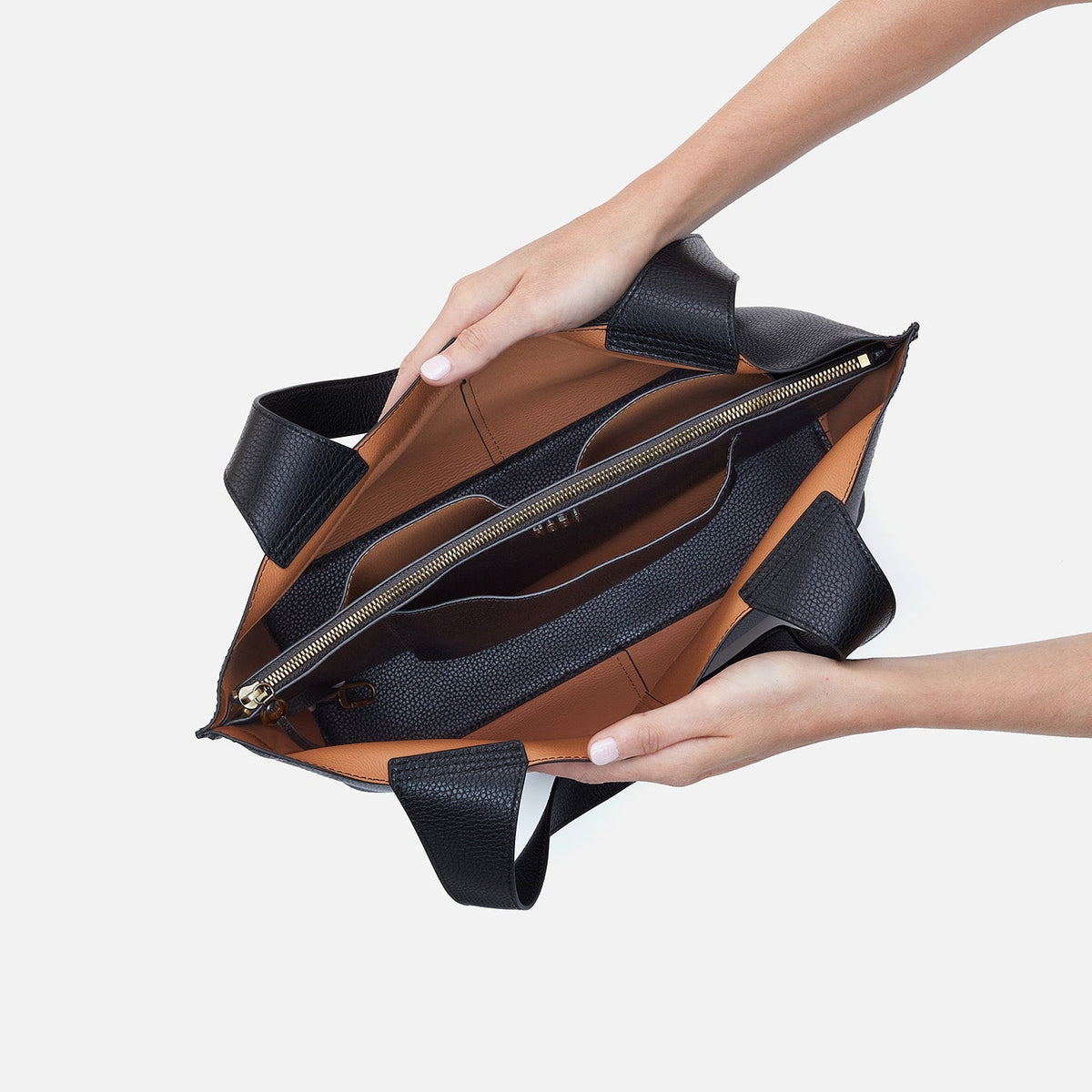 Vida Tote in Micro Pebbled Leather - Black | HOBO Popular