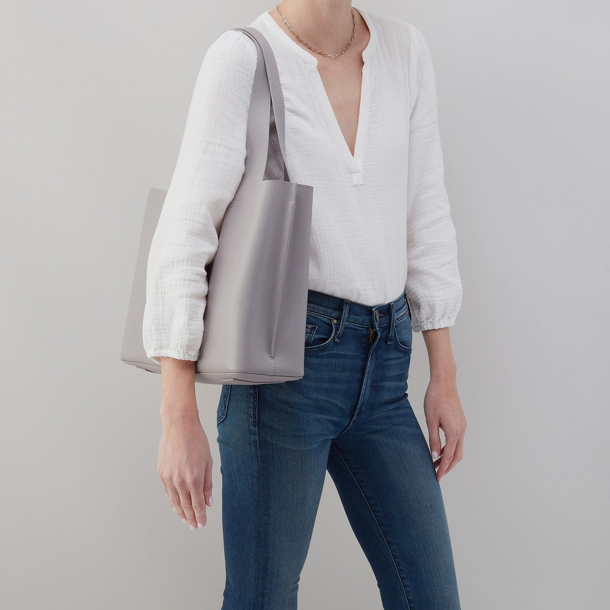 Vida Tote in Micro Pebbled Leather - Morning Dove Grey | HOBO Latest