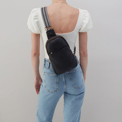 Cass Sling In Pebbled Leather - Black | HOBO Discount