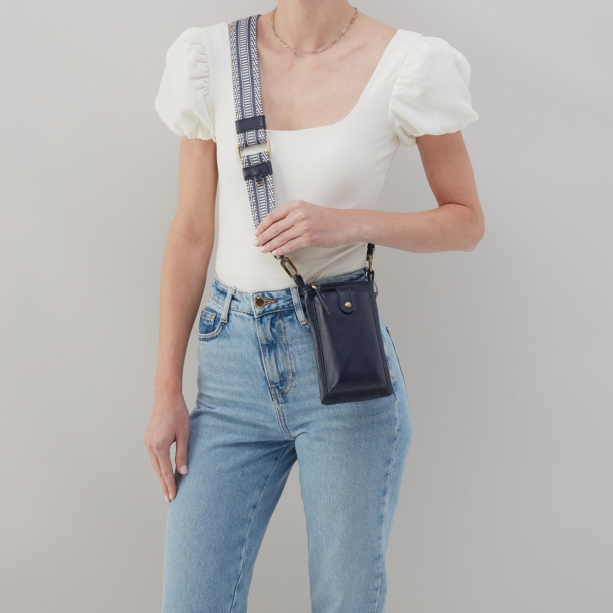 Cia Phone Crossbody in Pebbled Leather - Sapphire | HOBO Premium
