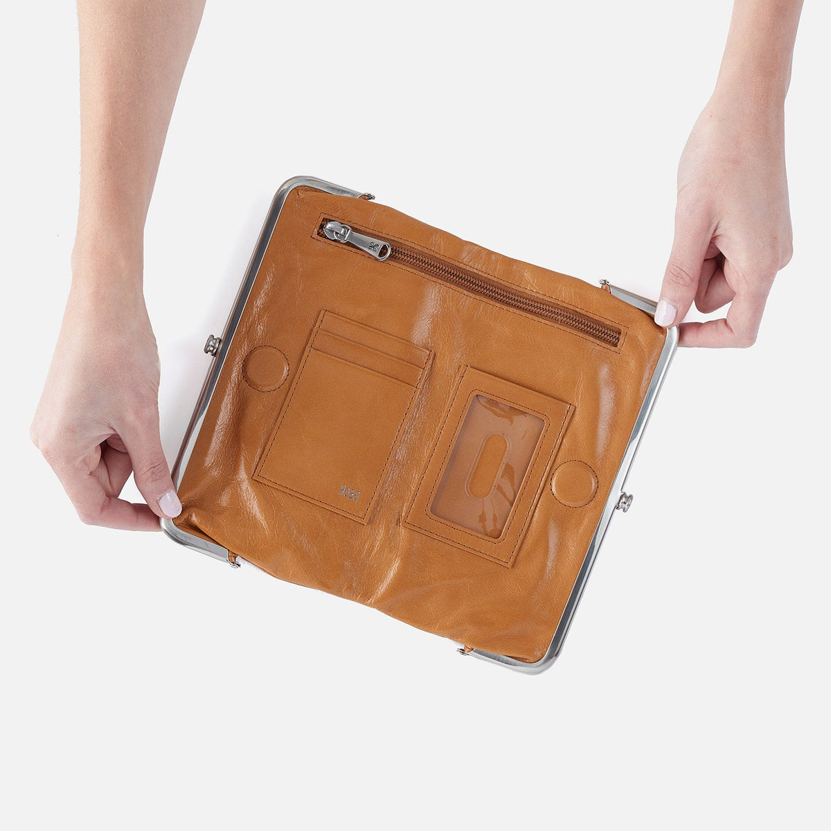 Lauren Clutch-Wallet In Polished Leather - Natural | HOBO Signature