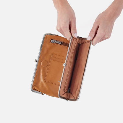 Lauren Clutch-Wallet In Polished Leather - Natural | HOBO Signature