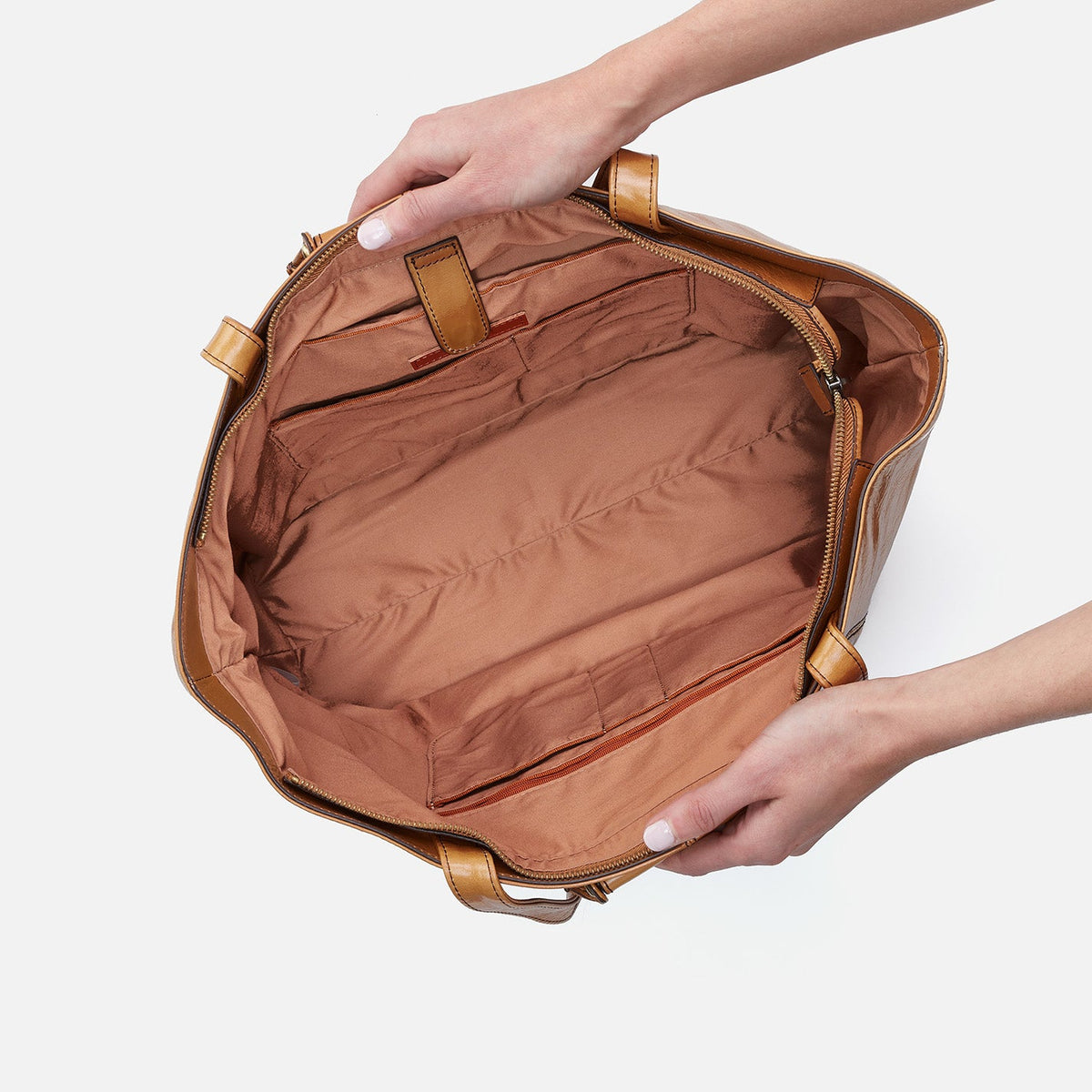 Sheila East-West Tote In Polished Leather - Natural | HOBO Classic