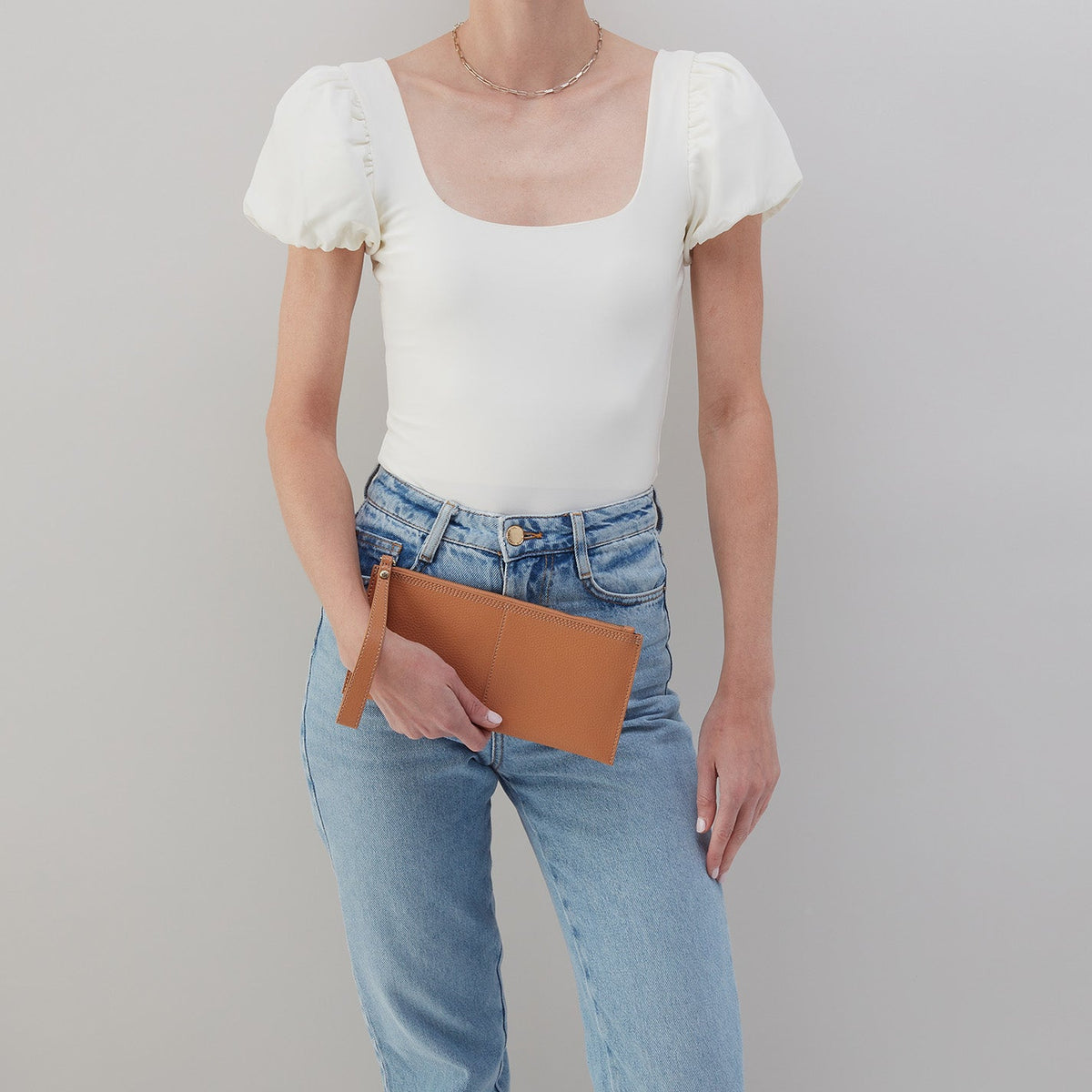 Vida Large Pouch in Micro Pebbled Leather - Biscuit | HOBO New