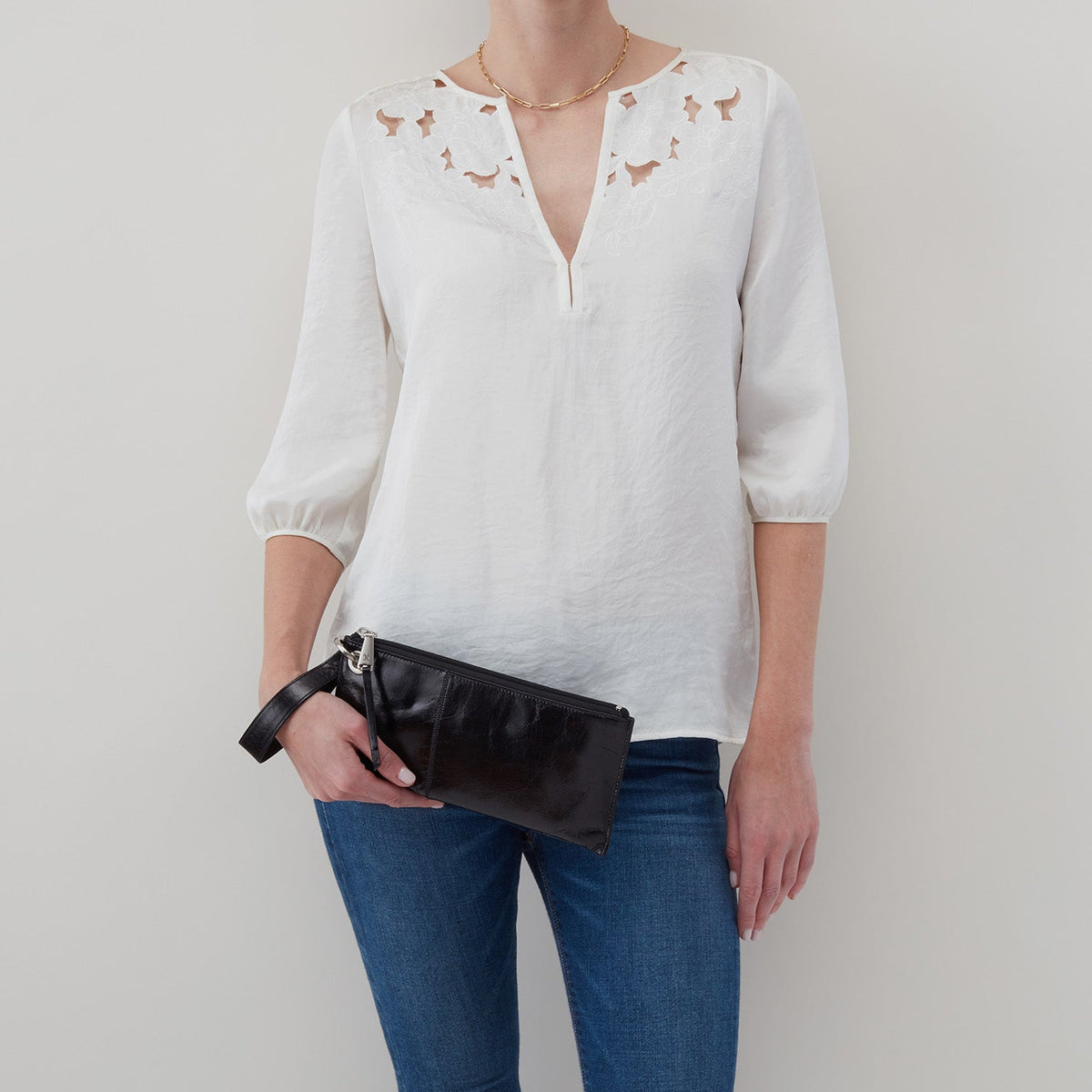 Vida Wristlet In Polished Leather - Natural | HOBO Smart Buy