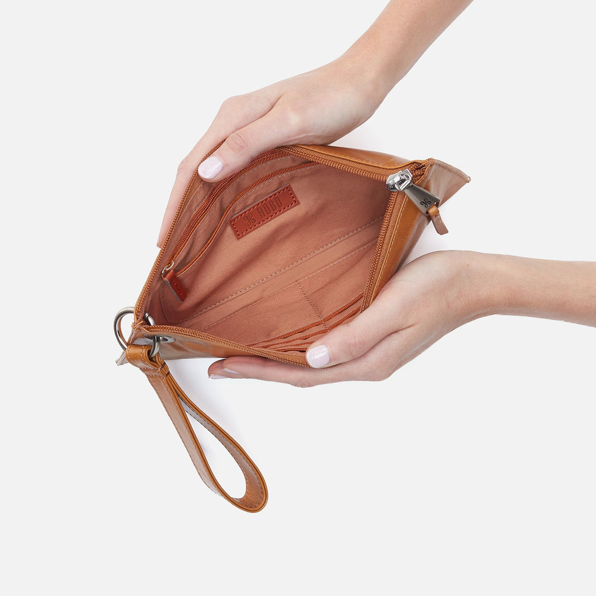 Vida Wristlet In Polished Leather - Natural | HOBO Smart Buy