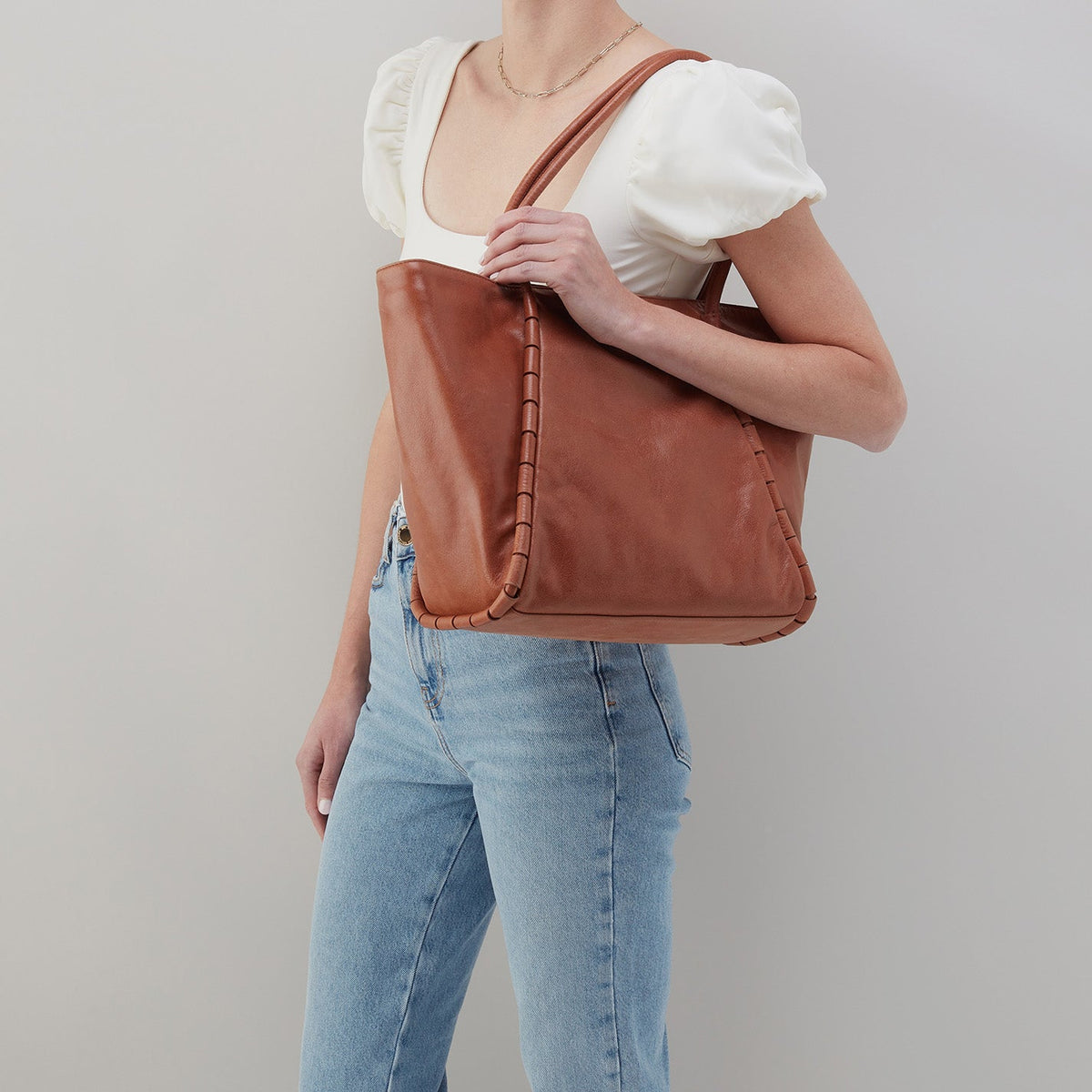 Phoebe Tote In Smooth Leather - Saddle | HOBO Customer Favorite