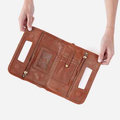 Ace Clutch In Metallic Leather - Patina | HOBO Hot Sale