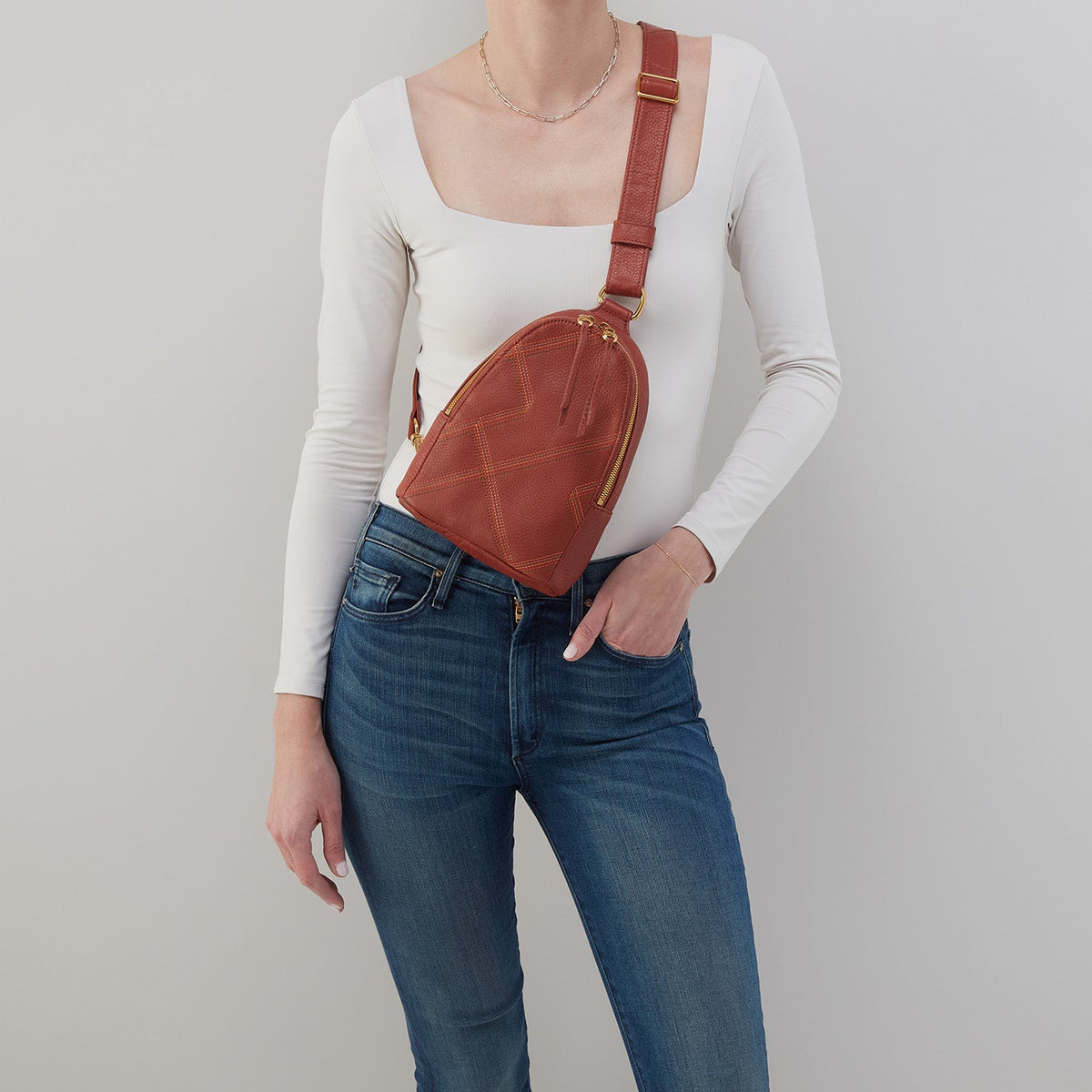 Fern Sling In Pebbled Leather - Rust | HOBO Quality