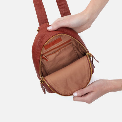 Fern Sling In Pebbled Leather - Rust | HOBO Quality
