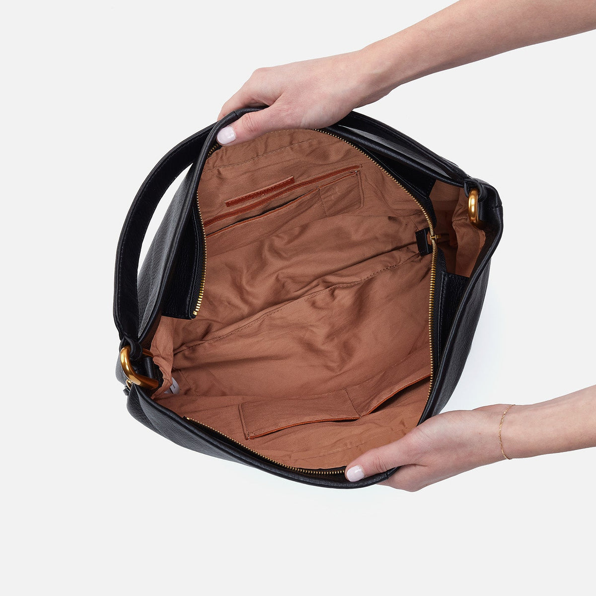 Harley Hobo In Pebbled Leather - Black | HOBO Essential