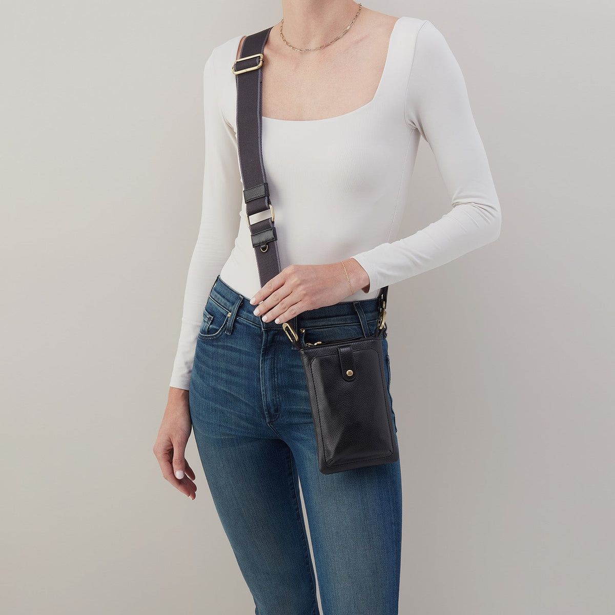 Cass Phone Crossbody In Pebbled Leather - Black | HOBO Customer Favorite