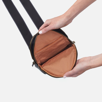 Cass Sling In Pebbled Leather - Black | HOBO Everyday