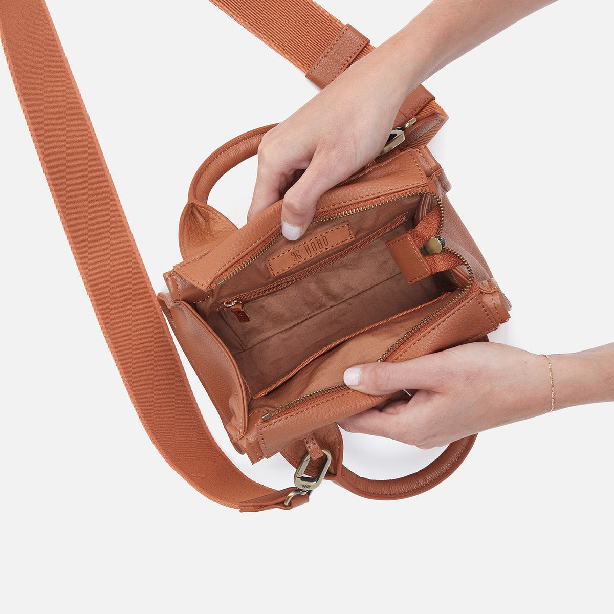 Cass Small Tote In Pebbled Leather - Butterscotch | HOBO Discount