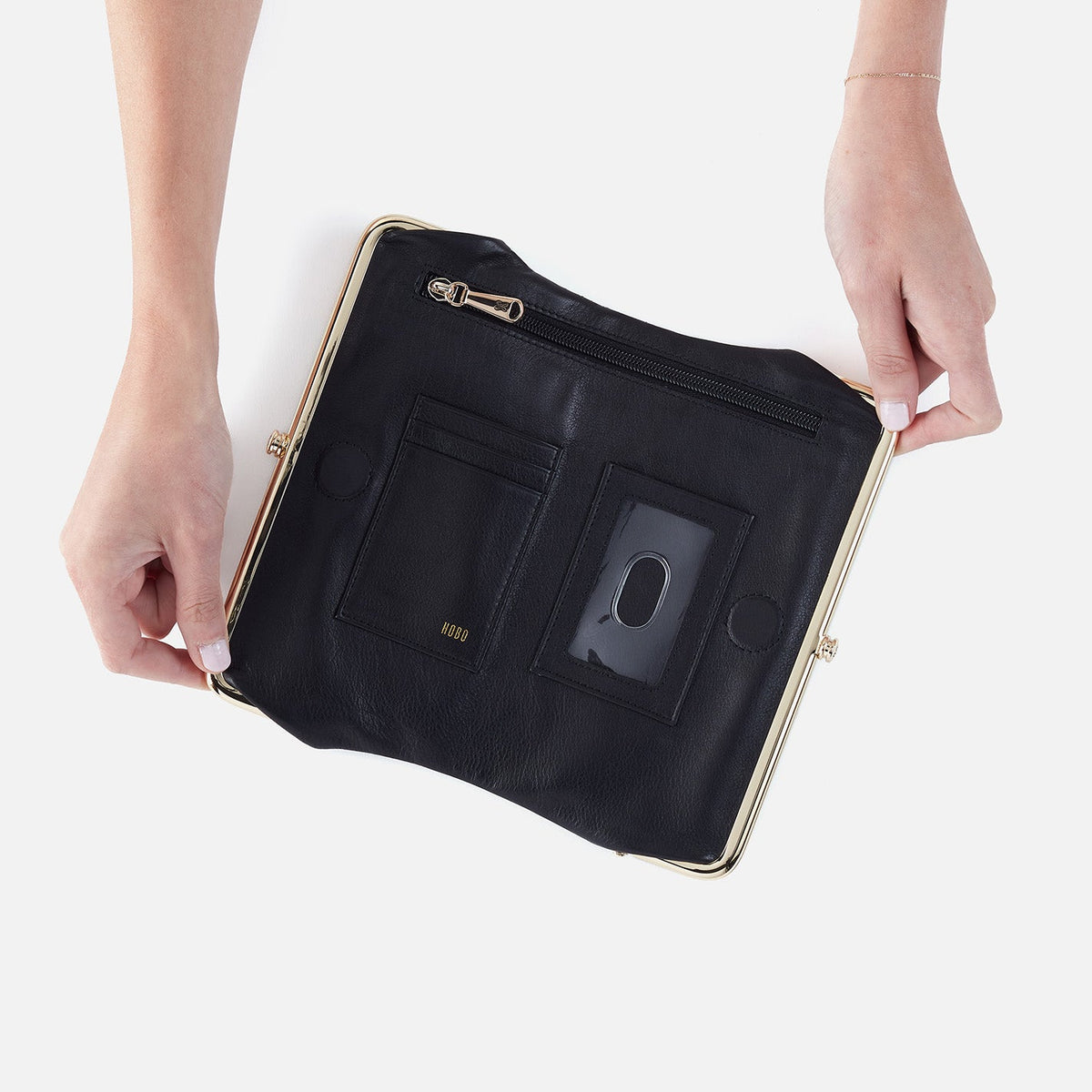 Lauren Clutch-Wallet In Smooth Leather - Black | HOBO Deals