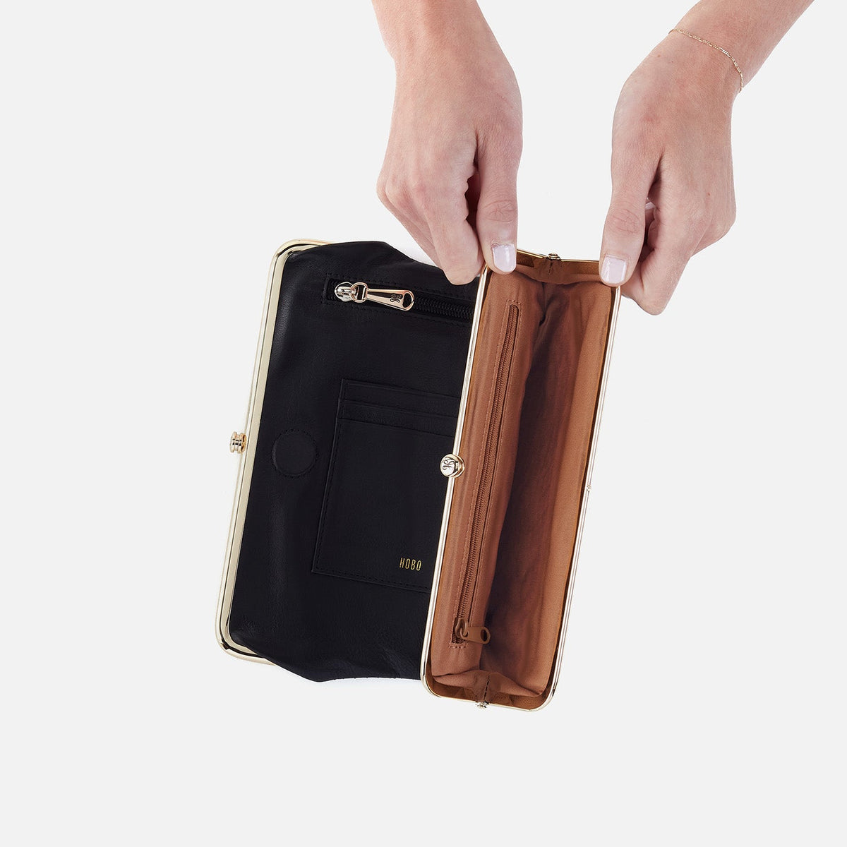 Lauren Clutch-Wallet In Smooth Leather - Black | HOBO Deals
