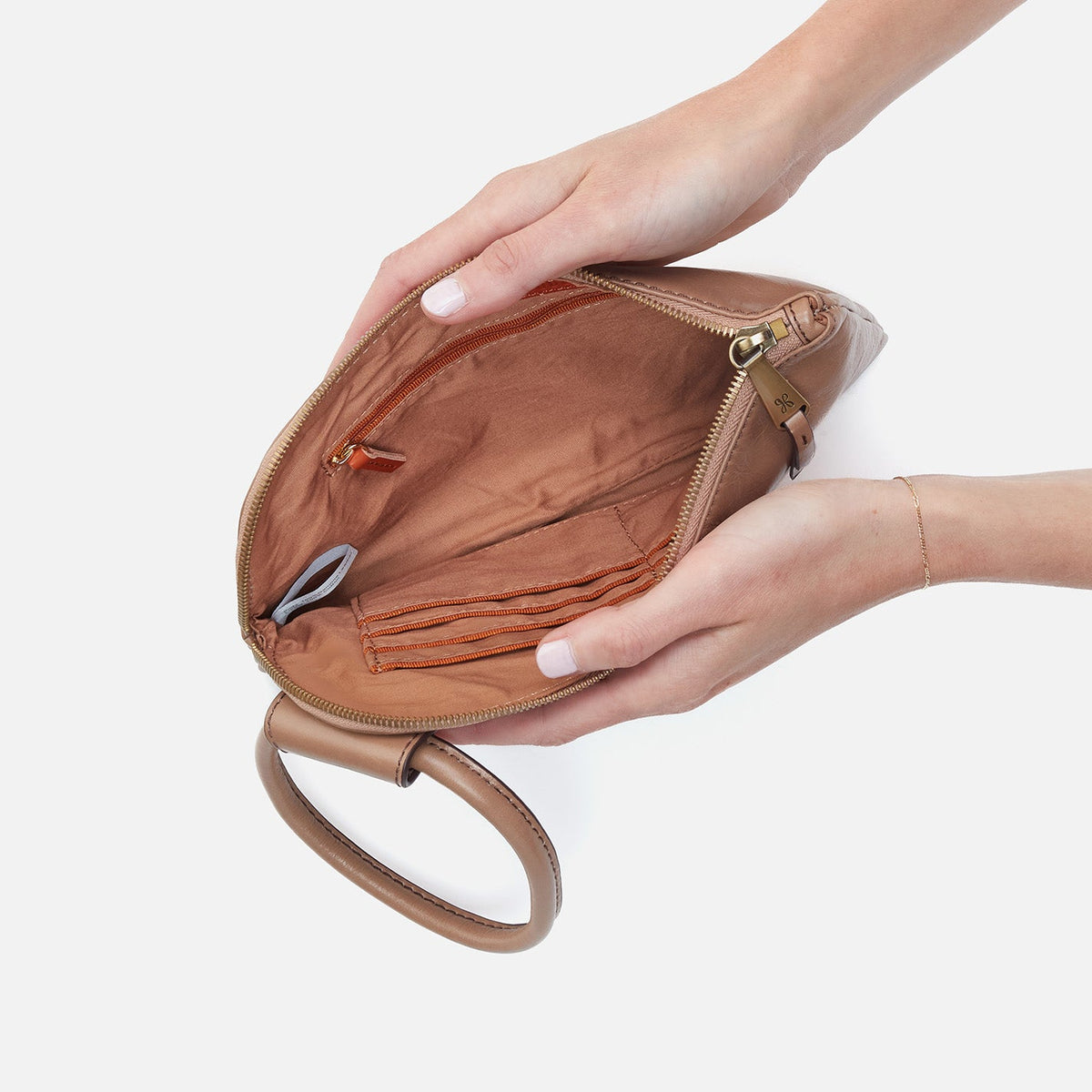 Sable Wristlet In Polished Leather - Cashmere | HOBO Special Offer