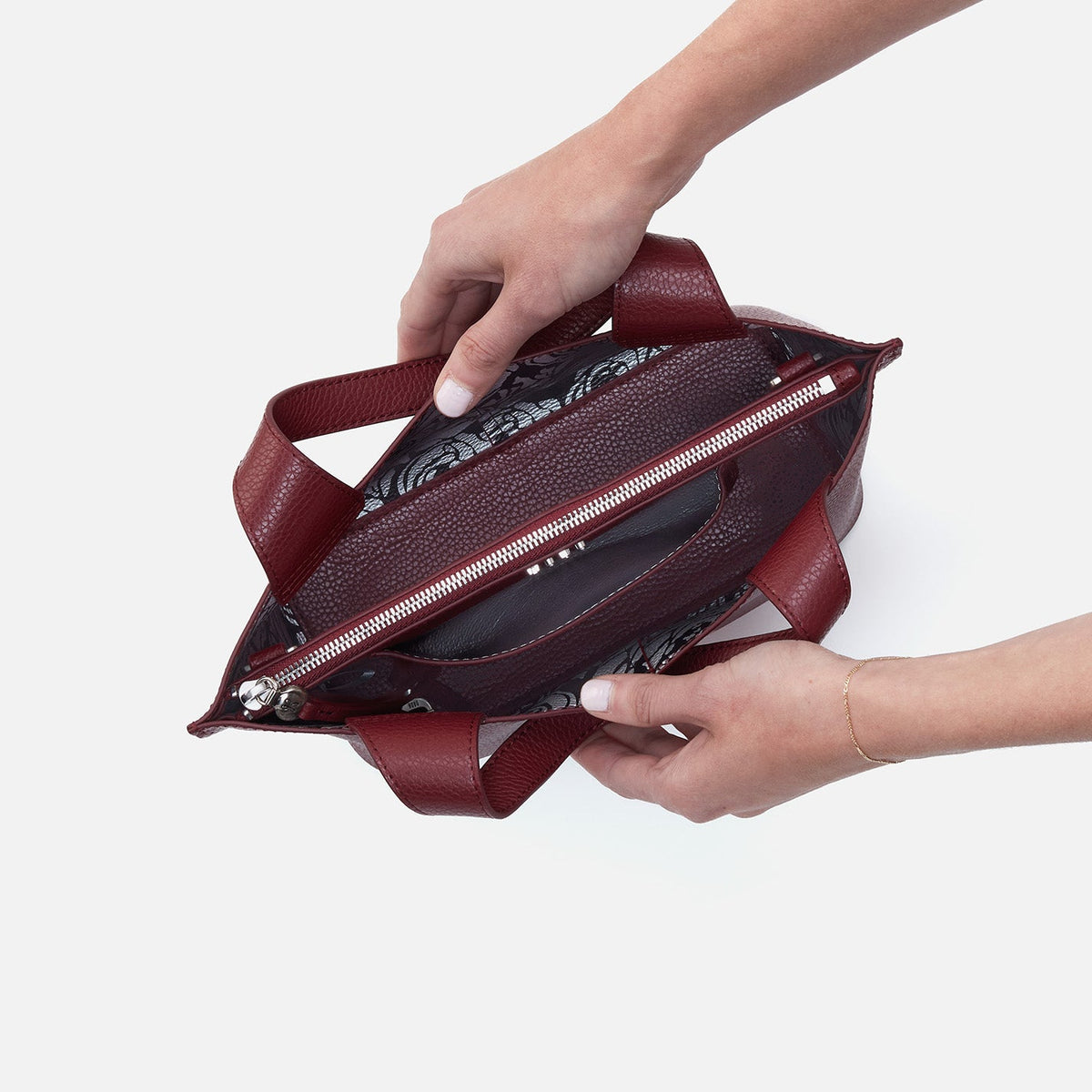 Vida Small Tote In Micro Pebbled Leather - Port | HOBO Trending