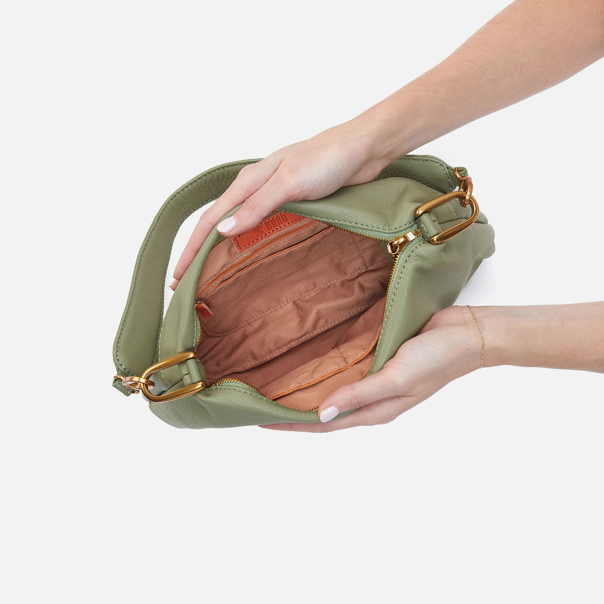 Advance Shoulder Bag In Pebbled Leather - Watercress | HOBO Signature