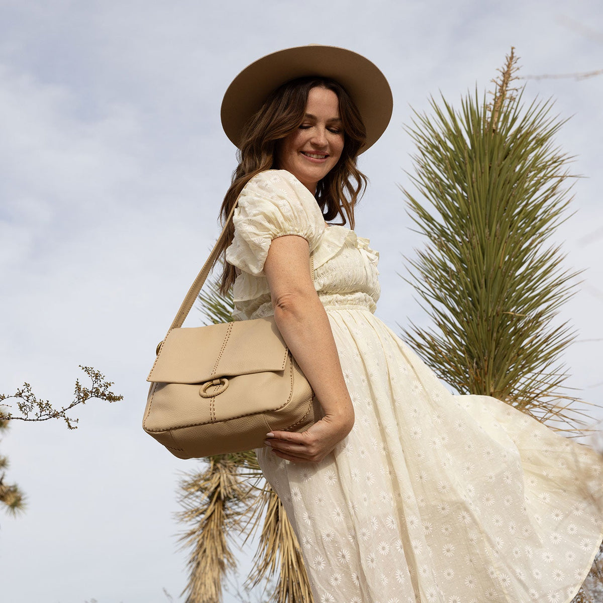 Austin Shoulder Bag In Pebbled Leather - Linen | HOBO Trending