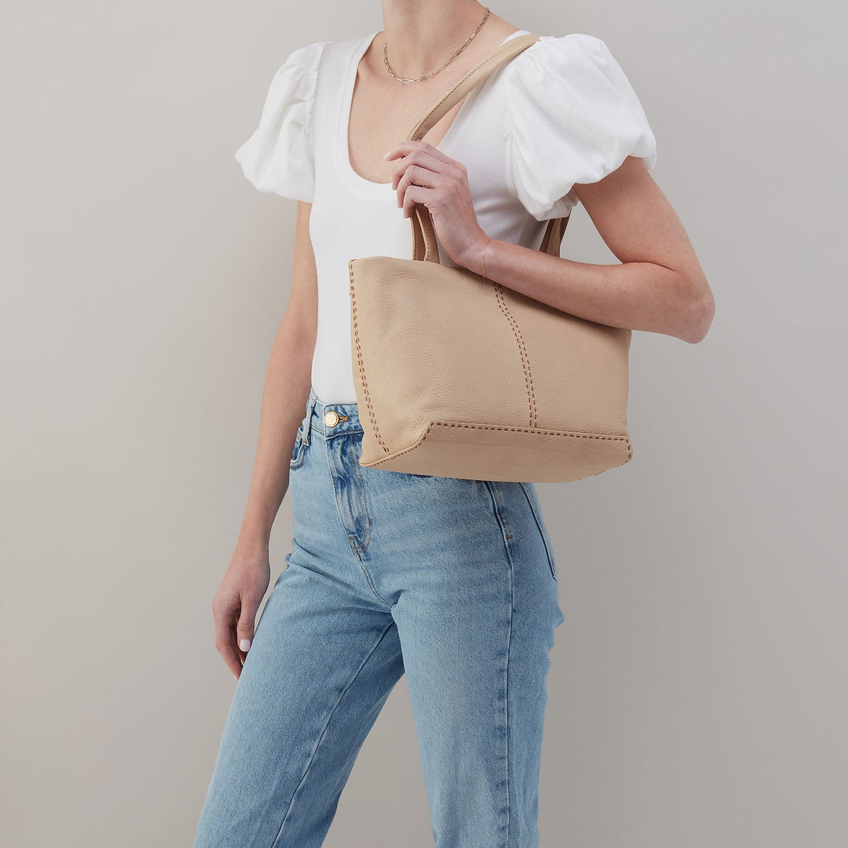 Austin Tote In Pebbled Leather - Linen | HOBO Classic