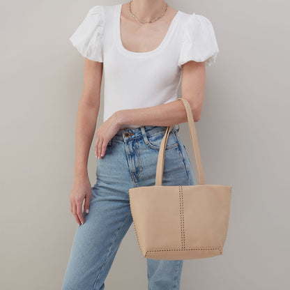 Austin Tote In Pebbled Leather - Linen | HOBO Classic
