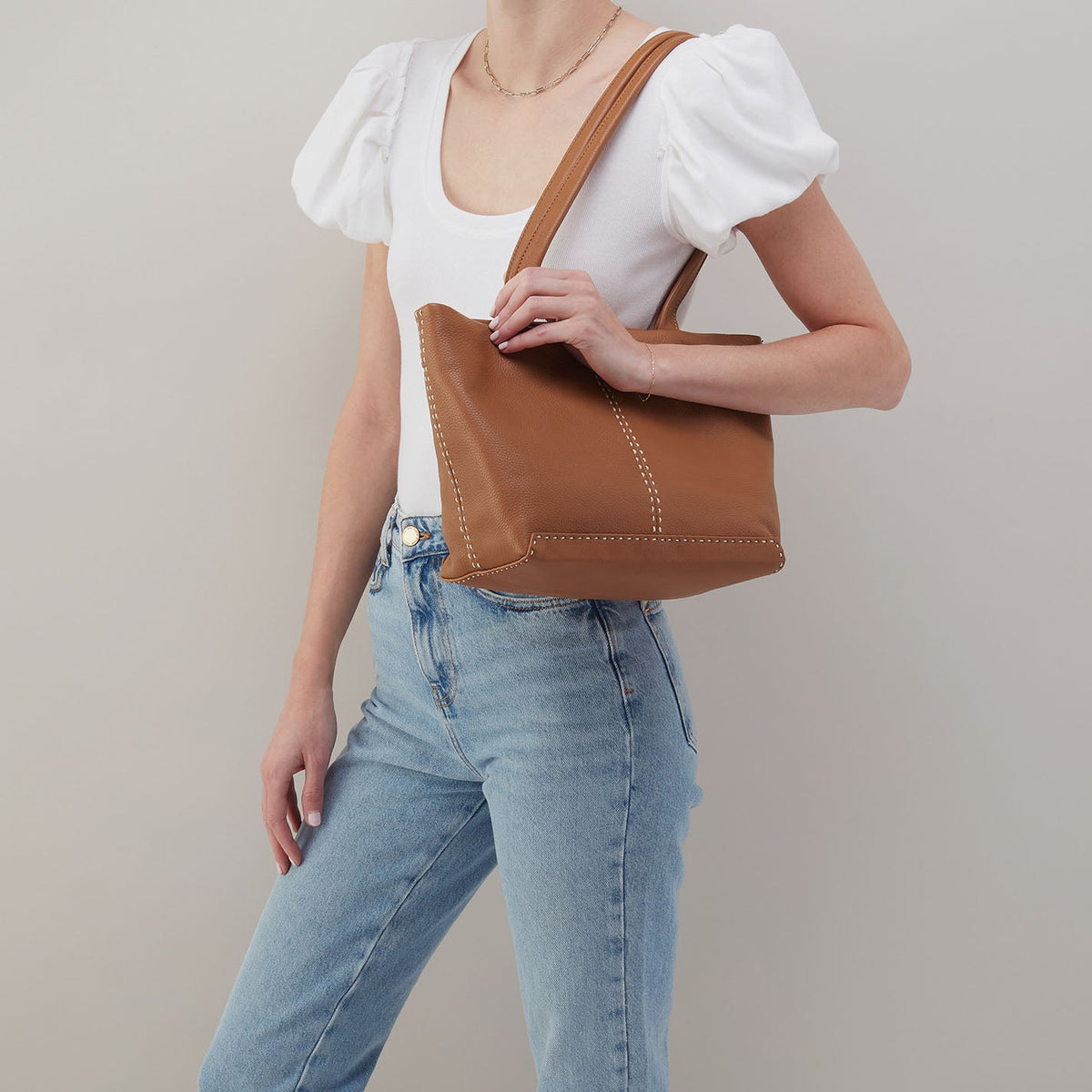 Austin Tote In Pebbled Leather - Warm Honey | HOBO Great Value