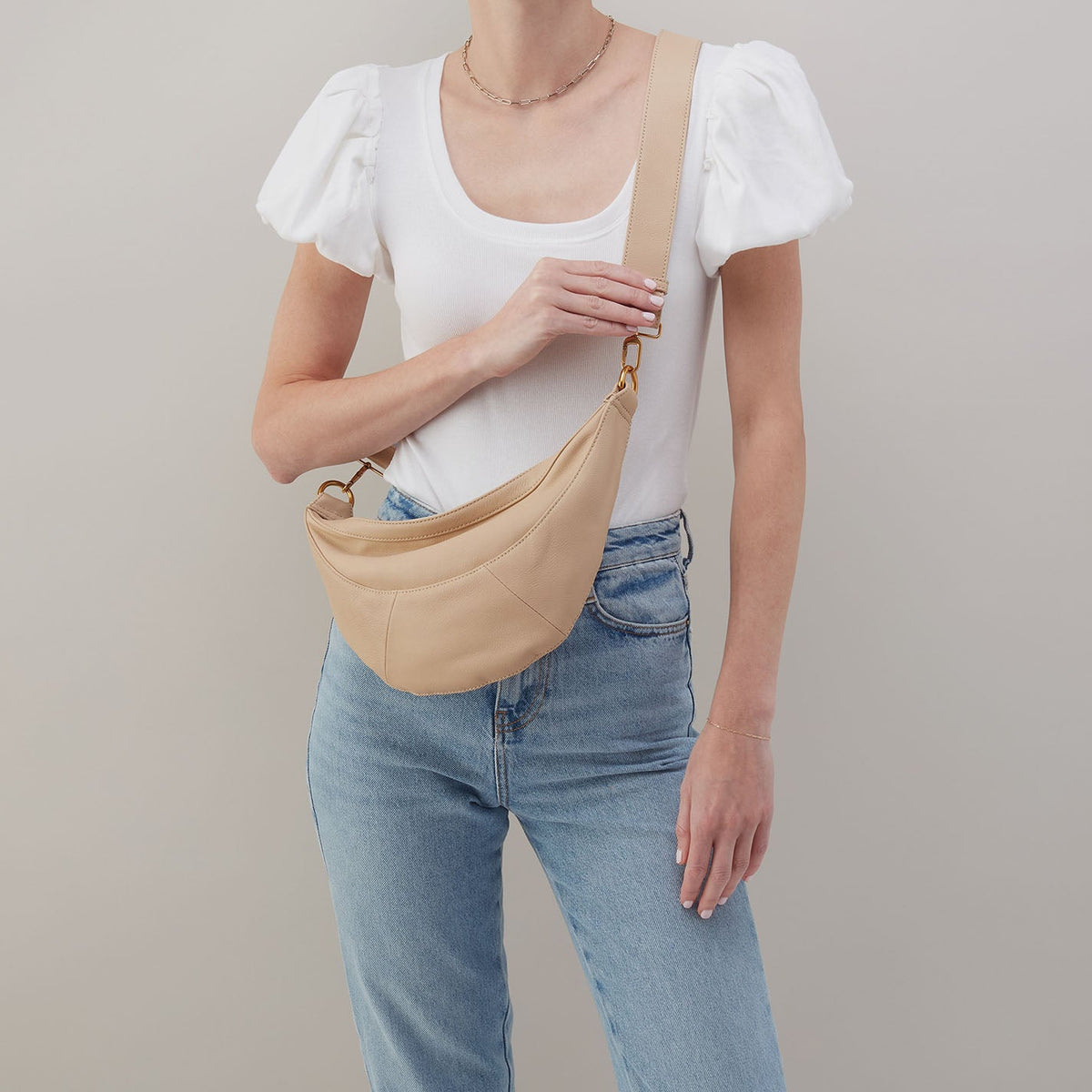 Carmen Sling In Pebbled Leather - Linen | HOBO Best Price