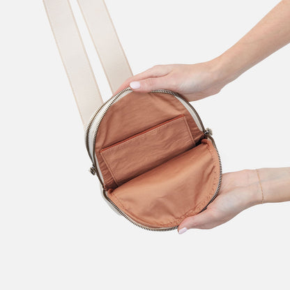 Cass Sling In Pebbled Leather - Cream | HOBO Hot Sale