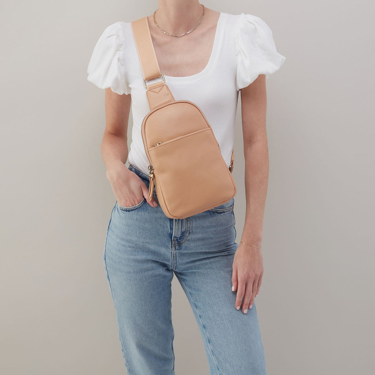 Cass Sling In Pebbled Leather - Porcini | HOBO Value