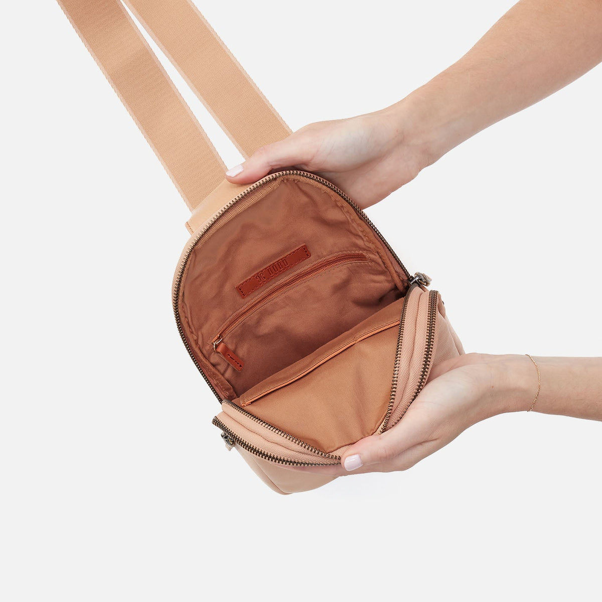 Cass Sling In Pebbled Leather - Porcini | HOBO Value