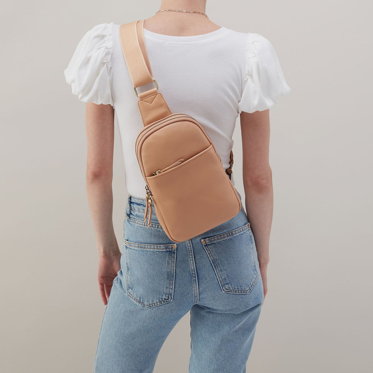 Cass Sling In Pebbled Leather - Porcini | HOBO Value