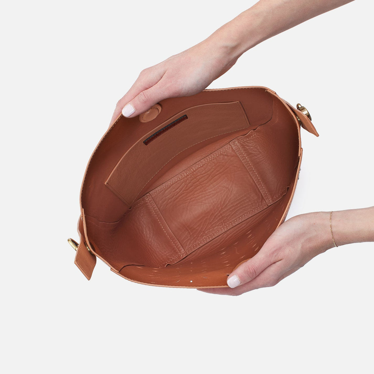 Catalina Hobo In Smooth Leather - Doe | HOBO New