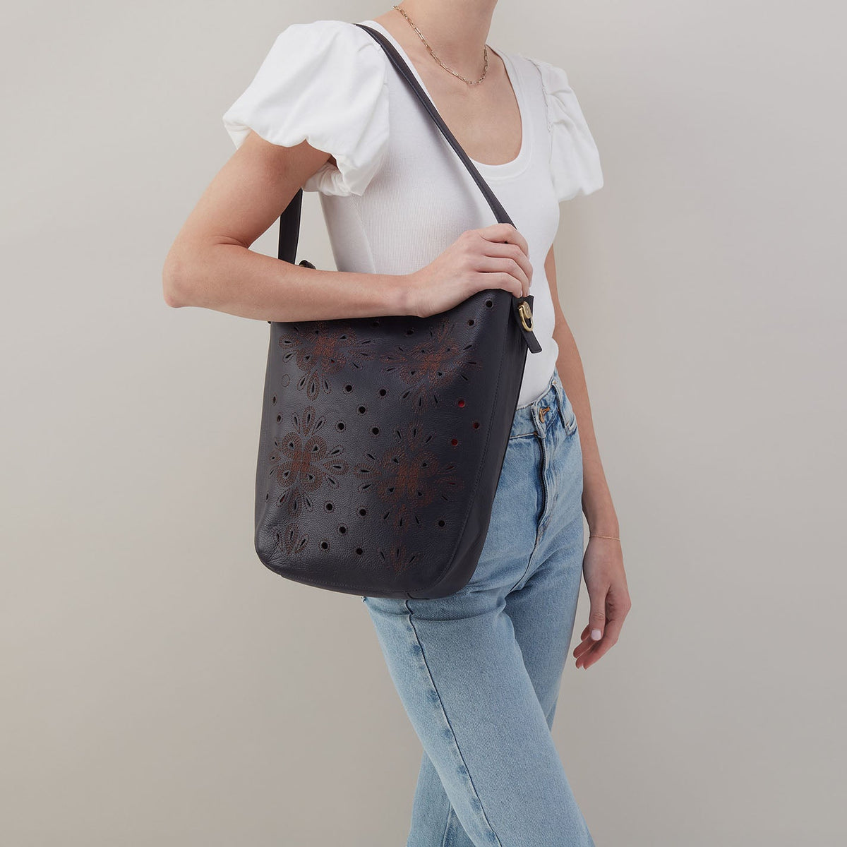Catalina Hobo In Smooth Leather - Navy | HOBO Smart Buy