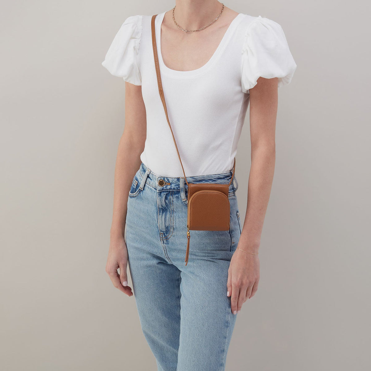 Fern Wallet Crossbody In Pebbled Leather - Warm Honey | HOBO Smart Buy