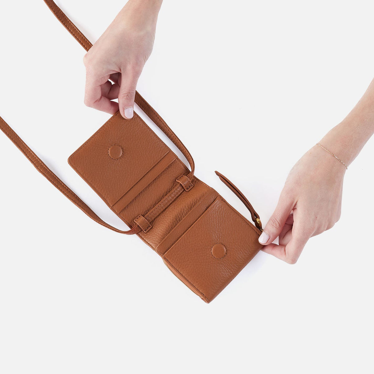 Fern Wallet Crossbody In Pebbled Leather - Warm Honey | HOBO Smart Buy