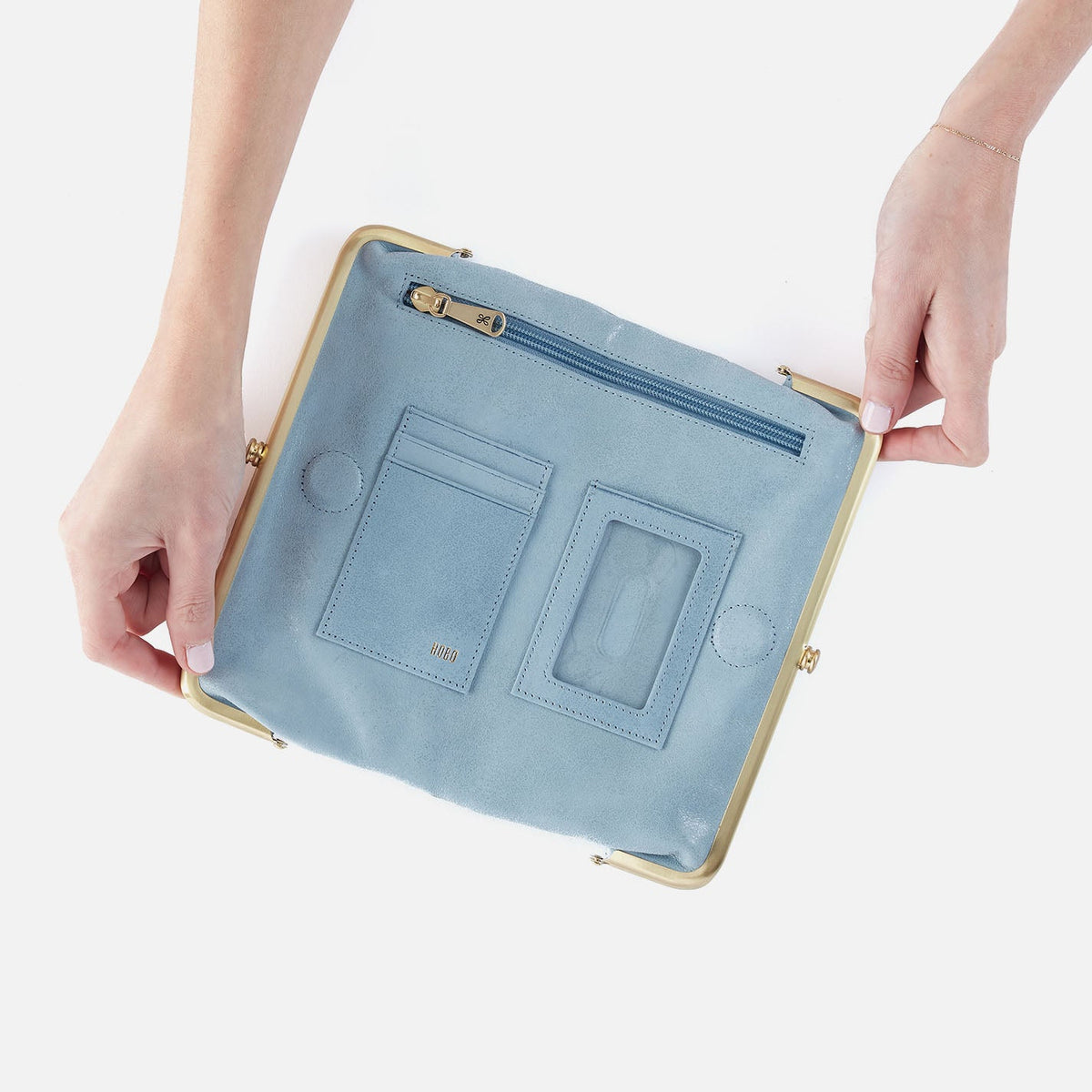Lauren Clutch-Wallet In Buffed Leather - Sky | HOBO Top Pick