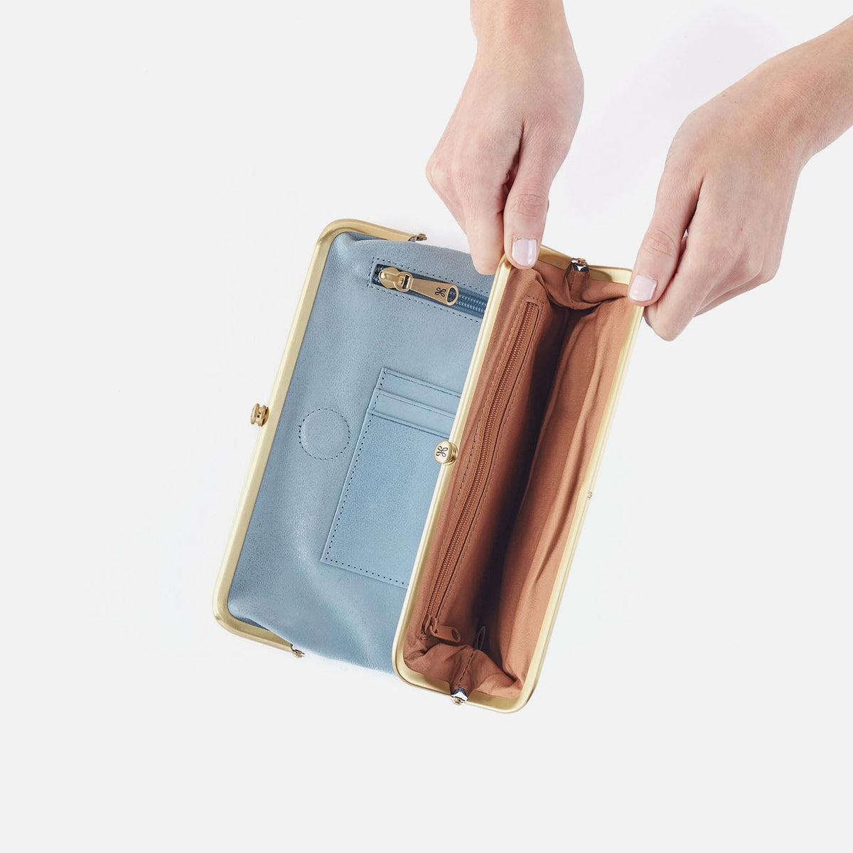 Lauren Clutch-Wallet In Buffed Leather - Sky | HOBO Top Pick