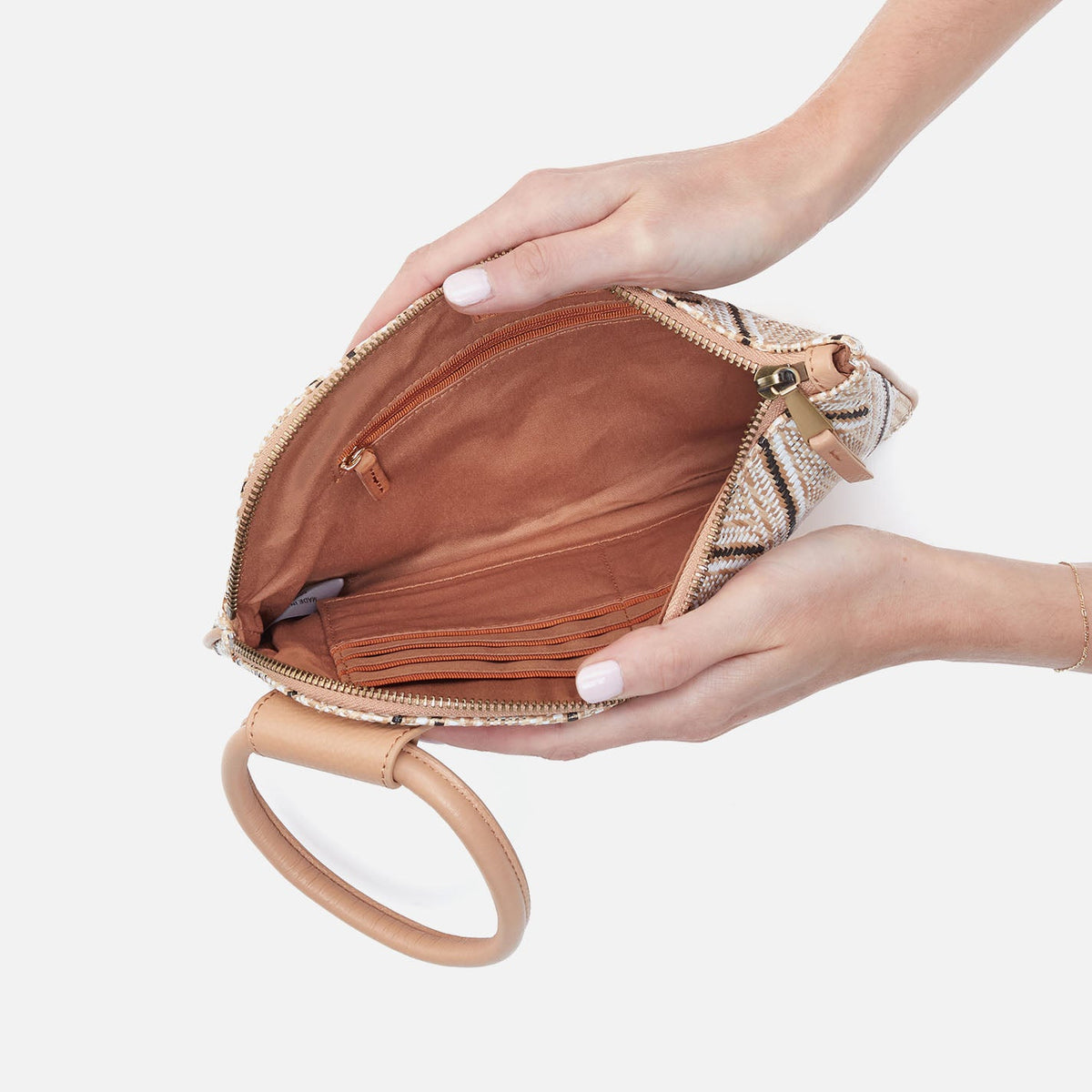 Sable Wristlet In Multi Weave With Leather Trim - Cream Raffia | HOBO Trending
