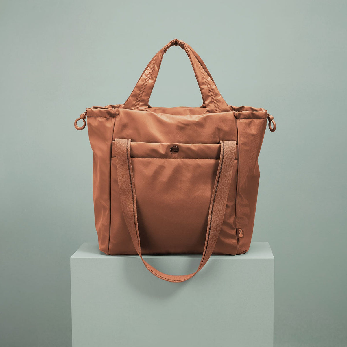 PLACES TO GO Tote in CaRefiber recycled nylon - Dune | HOBO Quality