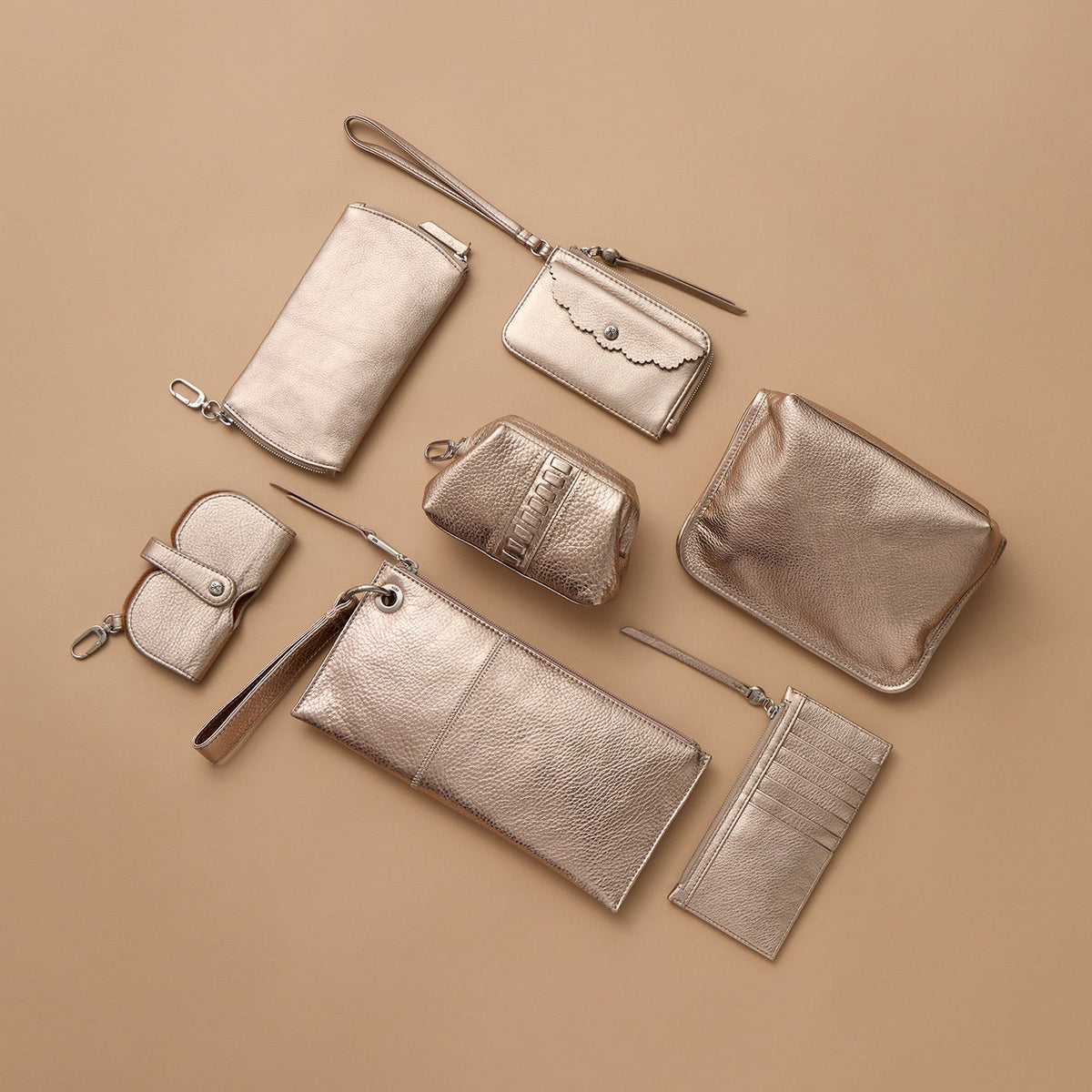 Carte Card Case In Metallic Leather - Cameo Quartz | HOBO Best Seller