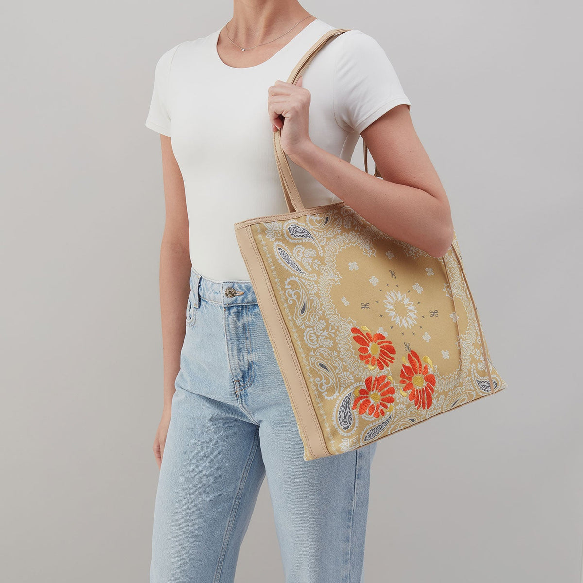 Dakota Print Tote In Canvas - Sunset Bandana | HOBO Trusted